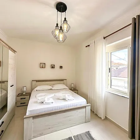 Turquoise 2br Lägenhet *